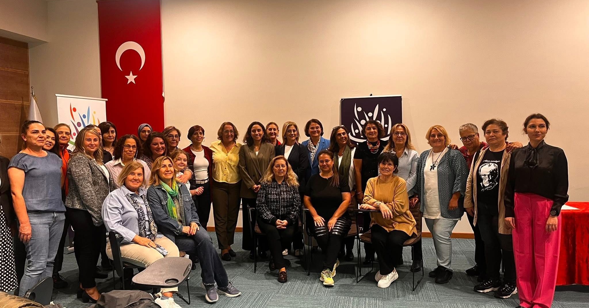 ATAŞEHİR’DE KADIN MECLİSİNDEN YEREL DEMOKRASİ BULUŞMASI: ORTAK ÇALIŞMA VE İŞ BİRLİĞİ VURGUSU