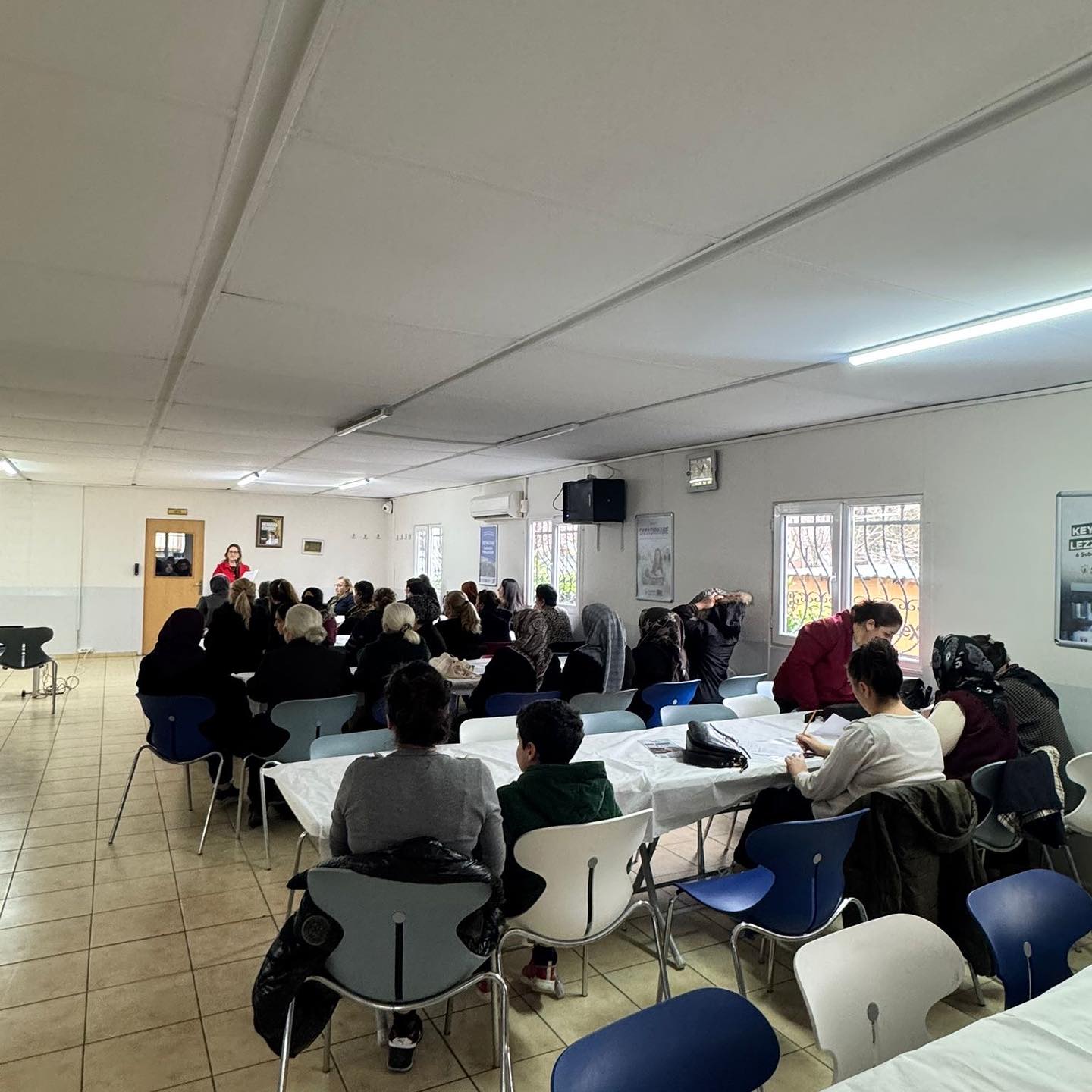 KADIN MECLİSİ ESATPAŞA MAHALLESİ'NDE EŞİTLİK ODAKLI TOPLANTI DÜZENLEDİ: EYLEM PLANI GÖRÜŞÜLDÜ